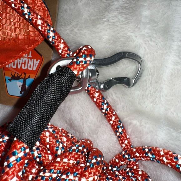 ARCADIA TRAIL DOG PACKABLE TIE OUT & LEASH - Picture 4 of 8